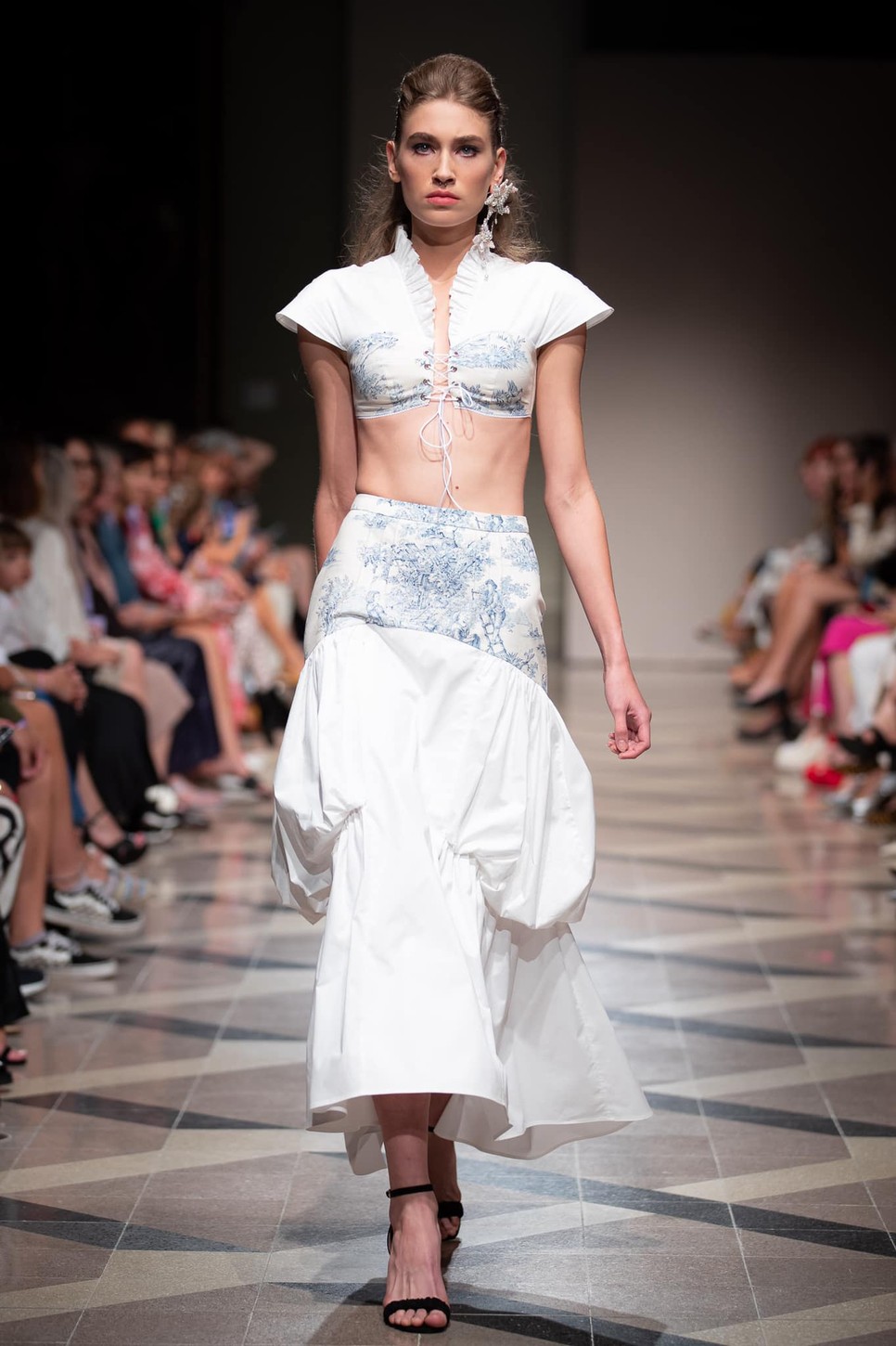 A BCEFW-n úsznak tovább Darja Donezz ukrán divattervező szimbolikus halai