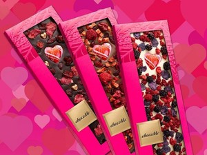 Mámorító Valentin-napi csokoládékollekció, divattörténeti klasszikusba csomagolva!