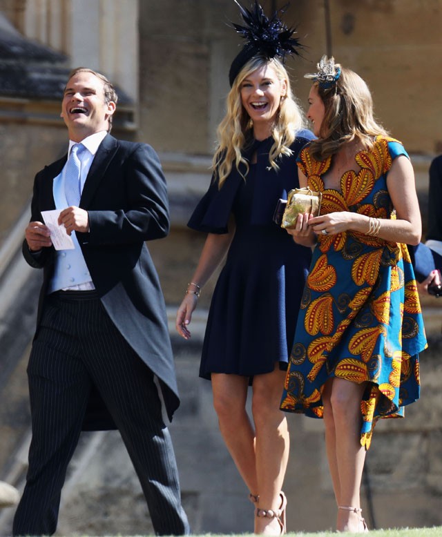 Chelsy Davy középen