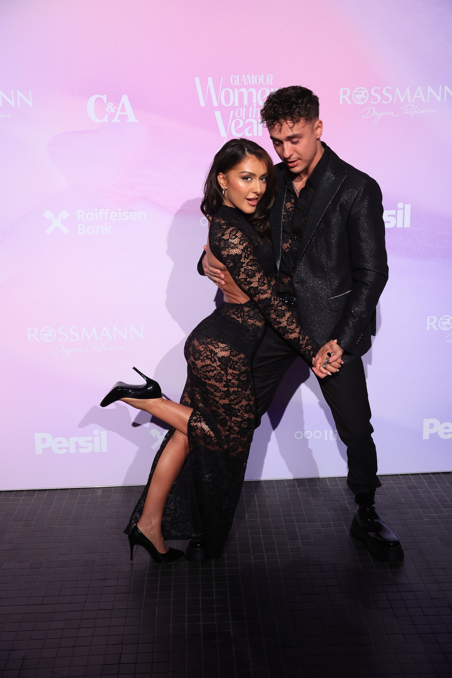 Mihályfi Luca és Hegyes Berci elképesztően felszabadultan pózoltak a kameráknak - még egy forró tánclépést is bemutattak. 