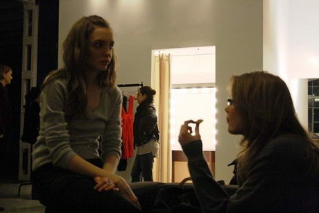 Enikő és Zsófi tapasztalatcseréje.