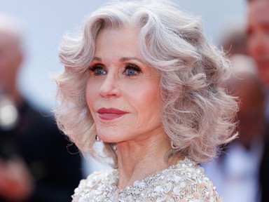 Ez tényleg ő? A 87 éves Jane Fonda dívaként vonult végig a kifutón, rá sem ismerünk, annyira fiatalos a külseje