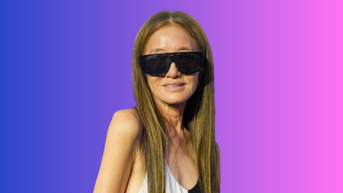 Fürdőruhában ejtőzött a napon a 77 éves Vera Wang, mintha csak egy húszéves modellt látnánk a képen
