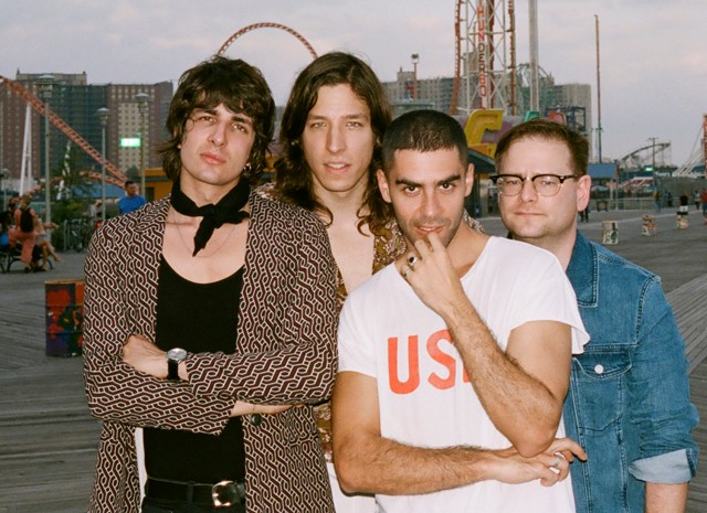 Három különleges klipet is készített az Ivan and the Parazol