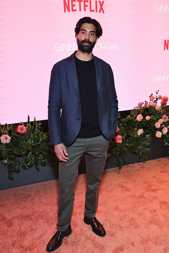 Raymond Ablack, vagyis Joe a sorozatban nagyjából egyidős lehet Georgiával, tehát a 30-as évei elején jár. Valójában azonban 36 éves. 