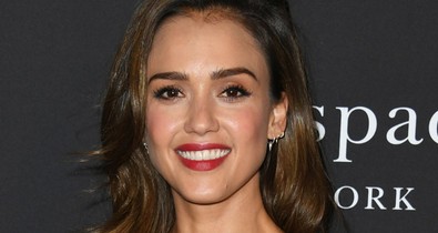 Íme a bizonyíték, hogy Jessica Albának nem kell kiraknia mindenét, hogy ő legyen a leggyönyörűbb