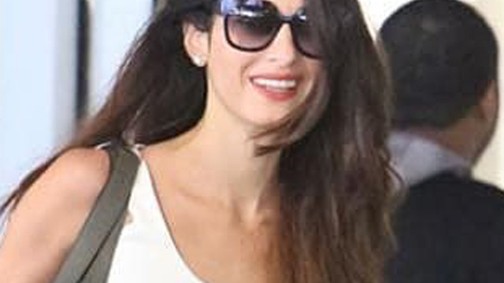 Ez hogy lehetséges? Amal Clooney még háremnadrágban is 100 százalék nőiesség!