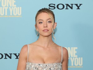 Sydney Sweeney átlátszó fűzője a legizgalmasabb darab, amit valaha láttunk