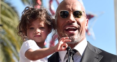 Megacuki! Dwayne Johnson a nőnapon erre tanította a kétéves lányát