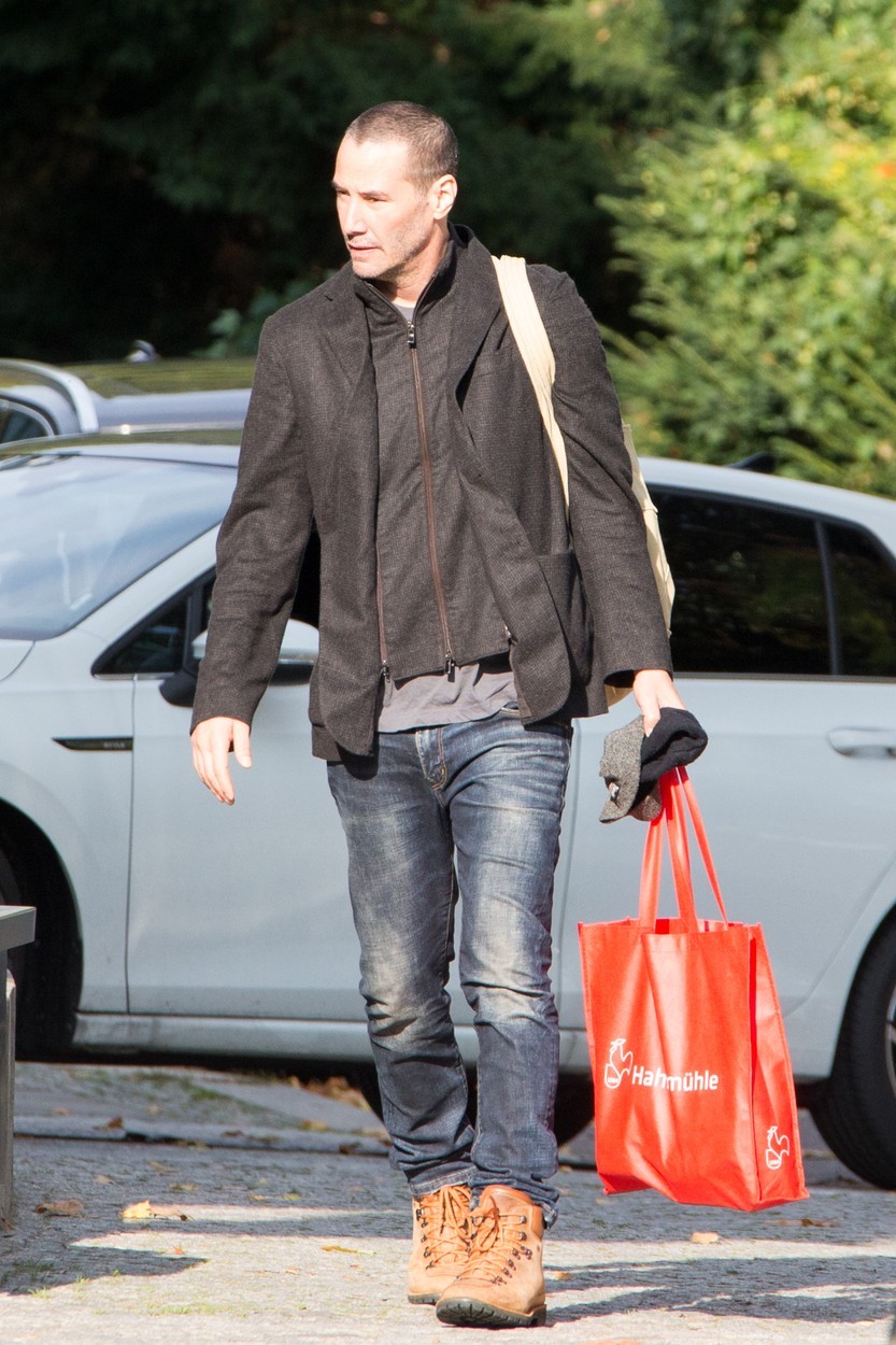 Keanu Reeves centis hajjal szinte felismerhetetlen