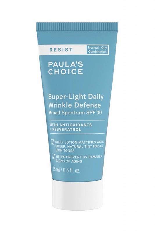 Kifejezetten extra érzékeny és érett bőrre fejlesztették ki. Selymesen könnyed, enyhén színezett fizikai fényvédő, mely nemcsak óvja bőrödet a káros napsugaraktól, de a felesleges olajat is felszívja, és matt hatást kölcsönöz. - RESIST Super-Light Wrinkle Defense fényvédő SPF30 PAULA’S CHOICE 16 990 Ft/60 ml (283,16 Ft/1 ml)
