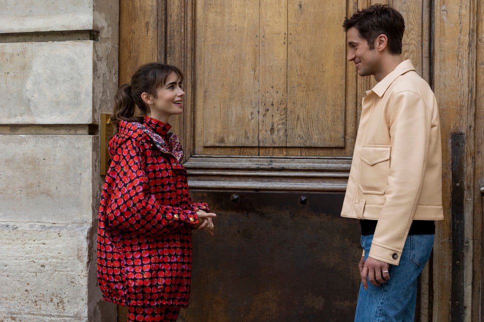 Most már negyedik évada figyeljük tűkön ülve, hogy mi lesz az Emily Párizsban szerelmespárjainak sorsa