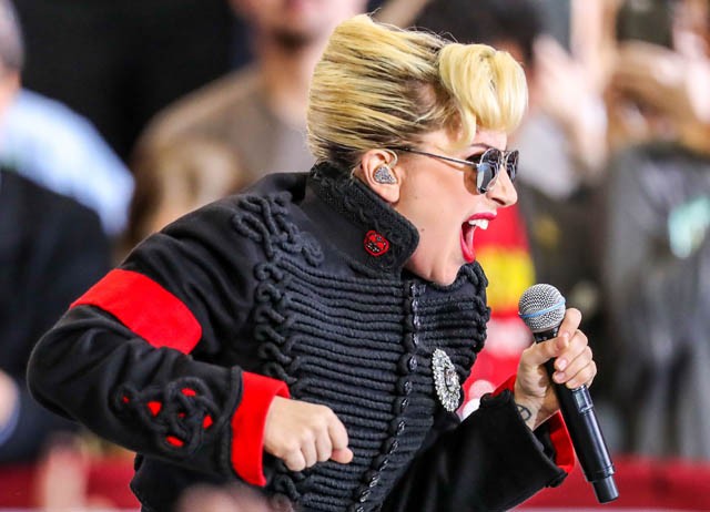 lady gaga, náci, egyenruha, huszárruha, twitter, náci kabát, hillary clinton, elnökválasztás, michael jackson