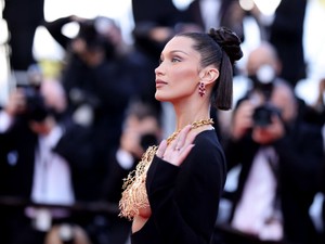 Nincsenek szavak a Bella Hadid által viselt eszméletlen Schiaparelli kreációra Cannes-ban