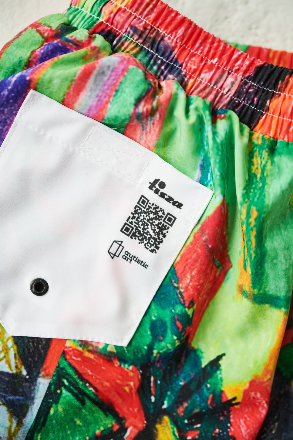 Tisza cipő X Autustic Art kollaboráció: egyedi fürdőnadrágok