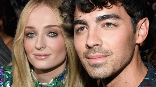 Sophie Turner és Joe Jonas közös tetoválást csináltatott kutyusuk emlékére