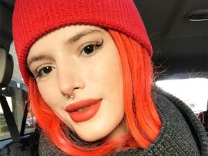 Bella Thorne hatalmas mellvillantással ünnepelte az új tetkóját