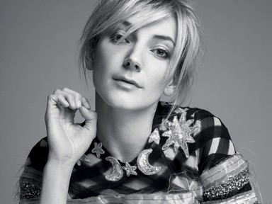 Borbély Alexandra világsztárokat megszégyenítő ruhákban pózol