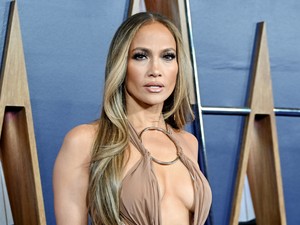 Jennifer Lopez friss fotóival forrósította fel az Instagramot: lélegzetelállító szettbe bújt az énekesnő