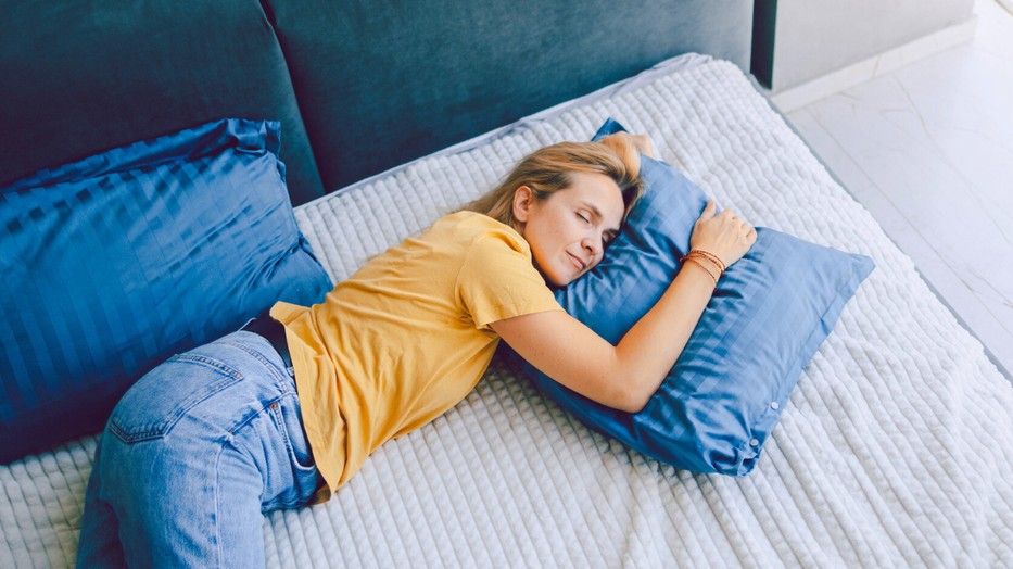 A szakértők szerint az a legjobb, ha a bal oldalunkon alszunk