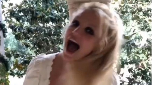 Itt van Britney Spears giga karácsonyfája, ami valósággal zabálja az energiát