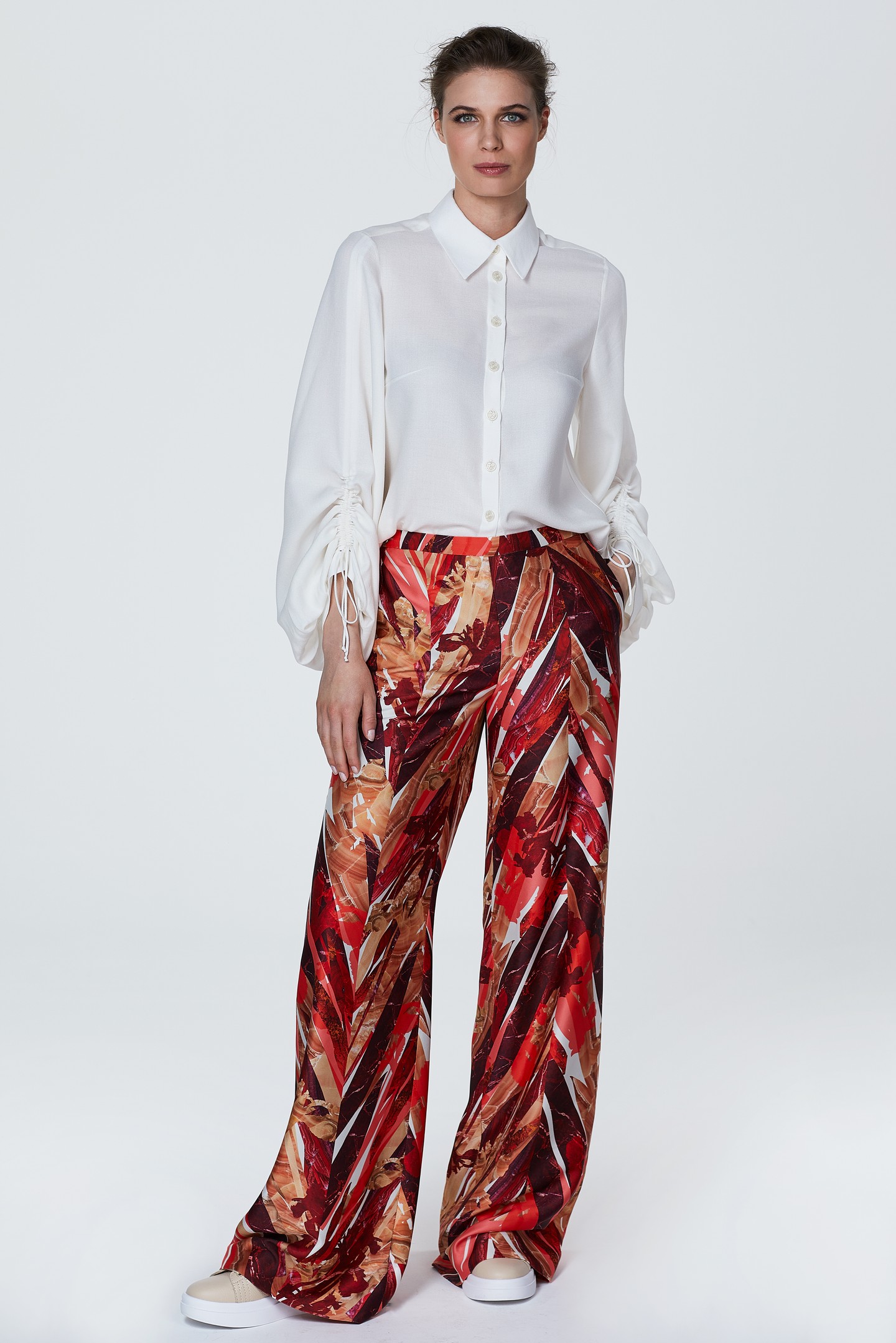 Vagány minták, még vagányabb szabásvonalak és finom textilek jellemzik a TOTHBORI márkát