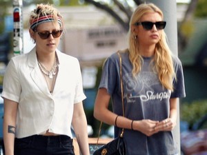 Kristen Stewart és Stella Maxwell egy hajón estek egymásnak