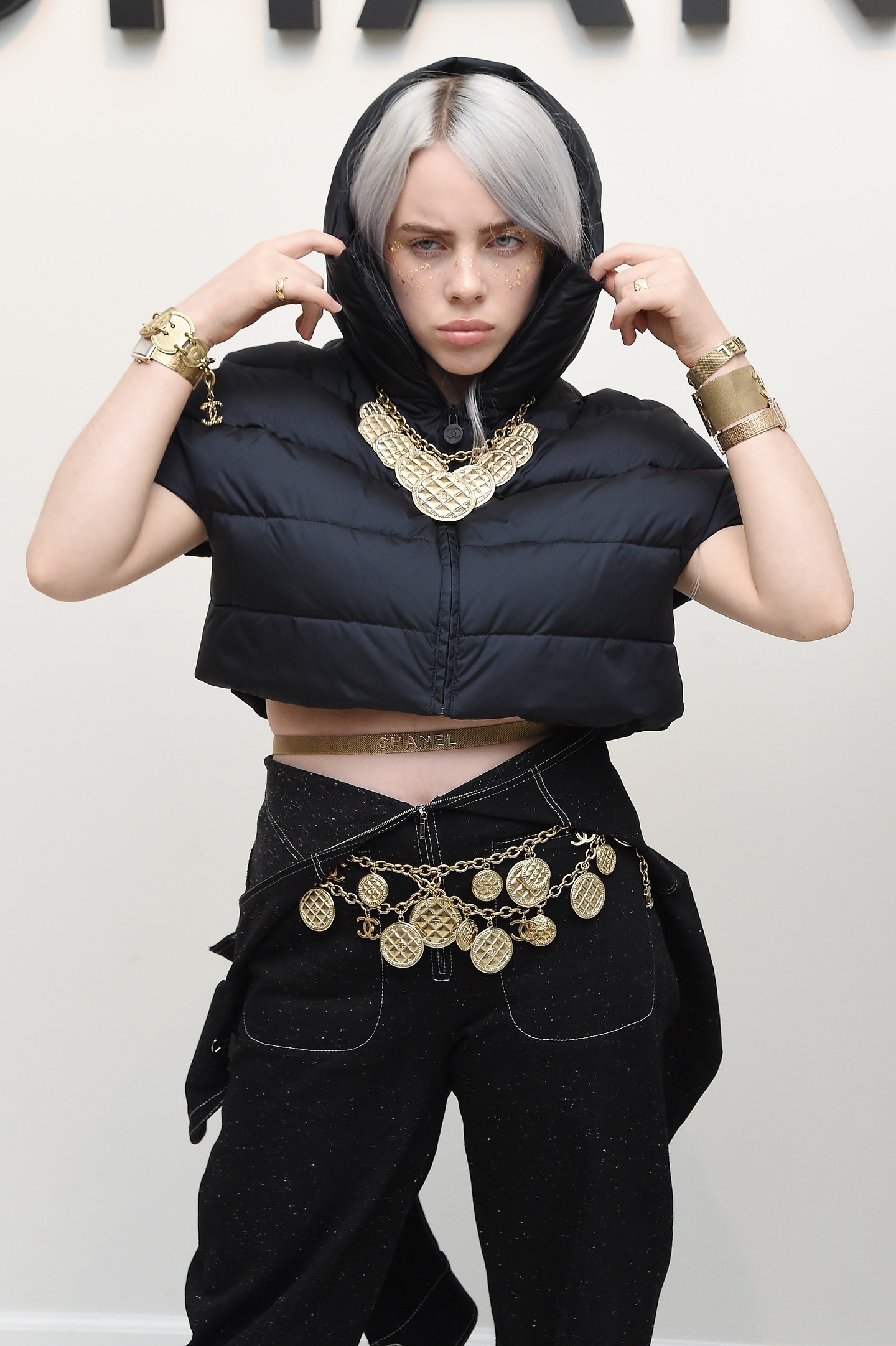 Az alig 17 éves lány tehetségére hamar felfigyeltek a legnagyobb világmárkák is. 2017-ben a Chanel színeiben jelent meg a márka egyik legrangosabb rendezvényén New York-ban. 