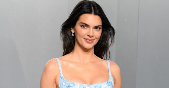 Kendall Jenner anyaszült meztelenül állt kamerák elé, a látványba te is belepirulsz