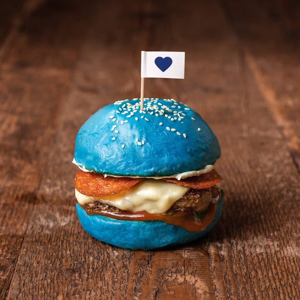 Kékbe borul az ország, a közösségi média április 2-án, az autizmus világnapján