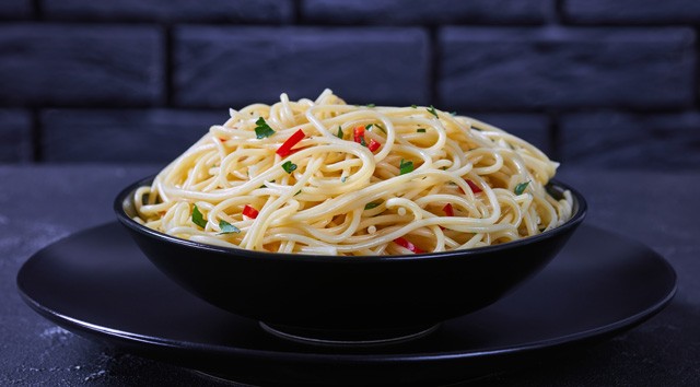 Íme egy 15 perc alatt elkészíthető fokhagymás tészta a lusta szakácsoknak!