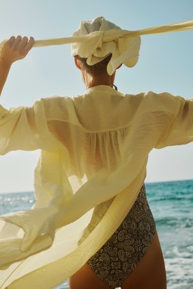 A LEBRAND x RESERVED nyári kollekciója effortless szabásokkal, trendi mintákkal és modern city to beach hangulattal hódít idén