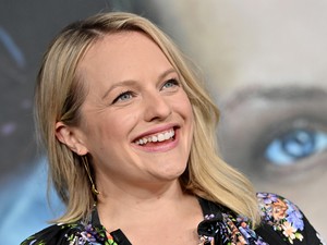 Gólyahír a legextrábban bejelentve: Első gyermekét várja Elisabeth Moss, A szolgálólány meséje című sorozat színésznője