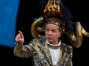 Ripacskodás nincs,  manír-mentes művészet annál inkább - Hogyan lett Pintér Béla és társulata megkerülhetetlen?