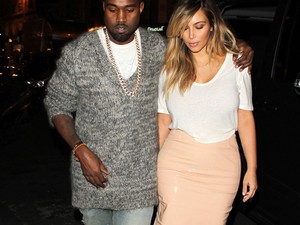 Kanye West végre megkérte Kim Kardashian kezét!