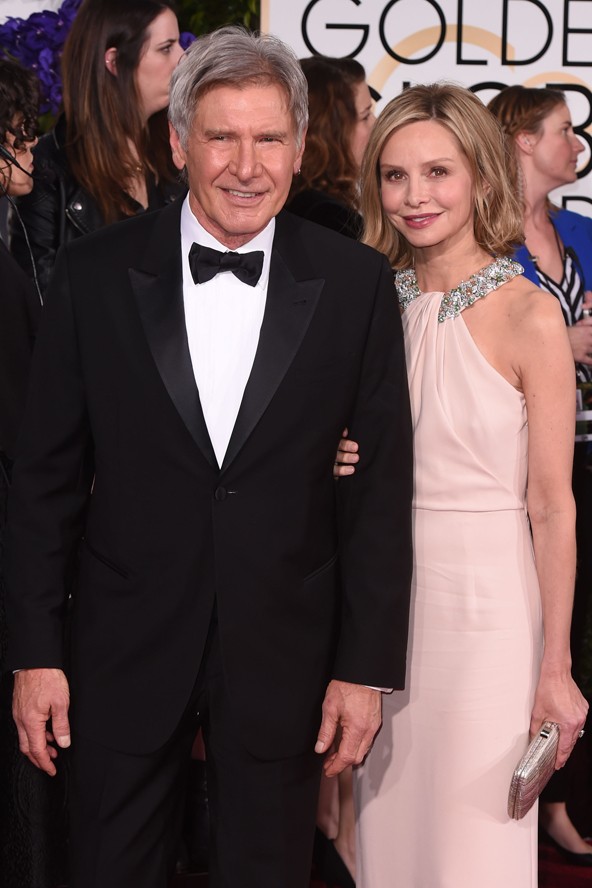 Harrison Ford és Calista Flockhart: a pár az őket ért támadások ellenére könnyedén áthidalta a 22 év korkülönbséget, 8 év után, 2010-ben összeházasodtak, és azóta is boldogan élnek.