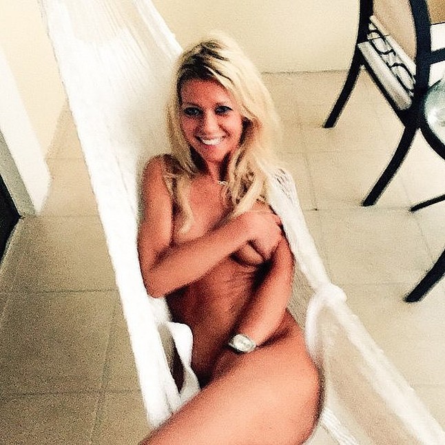 Tara Reid egy meztelen mosolygós meztelen fotóval üdvözölte az új évet.