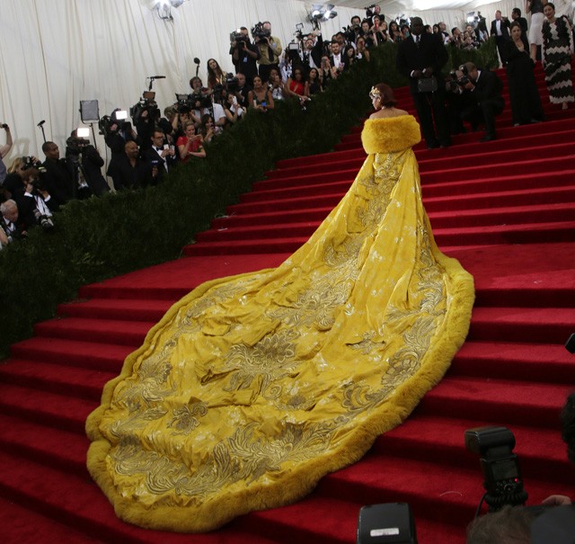 Rihanna tojásrántotta ruháját tényleg kínai tervező készítette, mondjuk ettől még alapos túlkapás