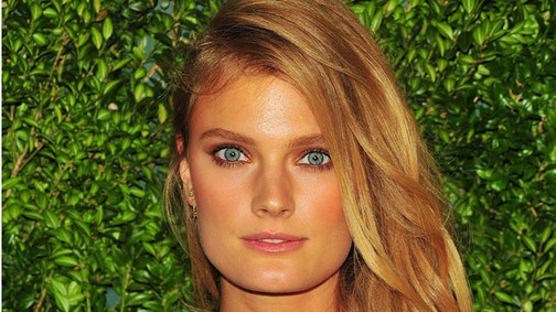 És ´A ki mutat ma cicit?´ sztárvetélkedő győztese ez gyönyörű szőkeség