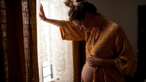 Miért tabu az otthonszülés Magyarországon? És miért csak a veszélyeit látjuk?