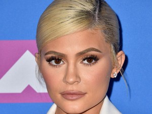 Ennyit Kylie Jenner szájáról, újra feltöltette a sztár