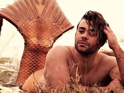 Íme az első férfi, aki sellőként éli mindennapjait