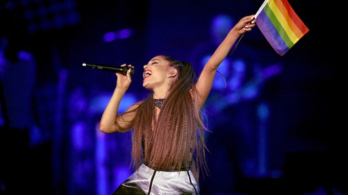 Ezt jelentik valójában a szivárványzászló színei