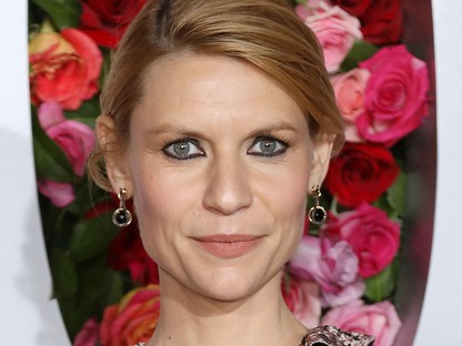 Nagyon extra ruhába öltöztette kerek pocakját a várandós színésznő