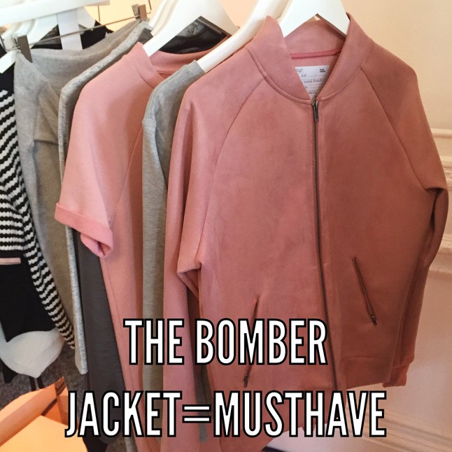 Jan Marchant, az F&F vezető divattervezője is ezt a púderes pink dzsekit viselte a világraszóló prezentáción. A vele készült interjút a július-augusztusi számunkban olvashatjátok