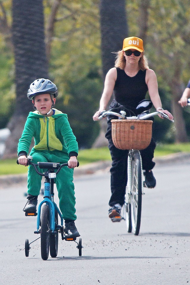 Reese Witherspoon így vészeli át a karantént - Néha muszáj kicsit kimozdulni