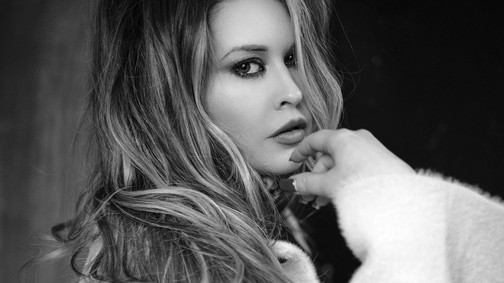 Király Linda: „Az ember súlya nem egyenlő az értékével”