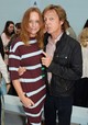 Paul McCartney nélkül nem kezdődik el egy Stella McCartney divatbemutató. Paul, a Beatles legendás tagja, mindig is támogatta Stella kreatív pályáját. 