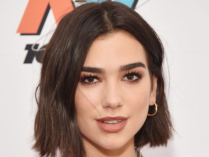 Ú, nagyon szexi Dua Lipa fürdőruhája, de te be mernéd vállalni?