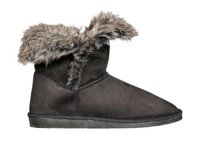 Az Ugg típusú csizmát vagy imádja valaki, vagy utálja. Semmi kétség azonban, hogy az egyik legkényelmesebb viselet a tornacipő és a balerina cipő mellett. Ilyen jó áron nem találsz sehol, az biztos! C&A 4590 Ft